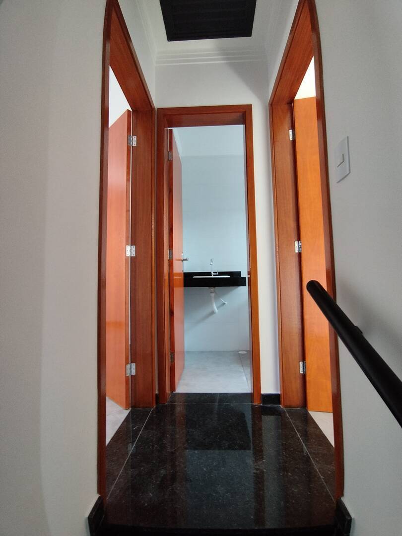 Casa à venda com 2 quartos, 60m² - Foto 13