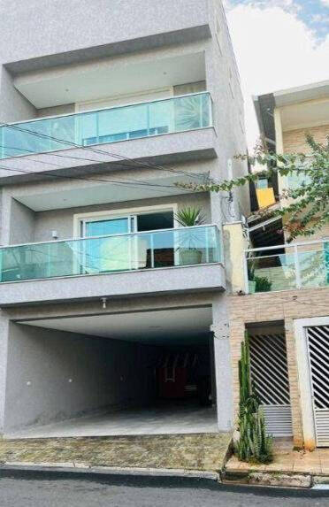 Casa à venda com 3 quartos, 310m² - Foto 1