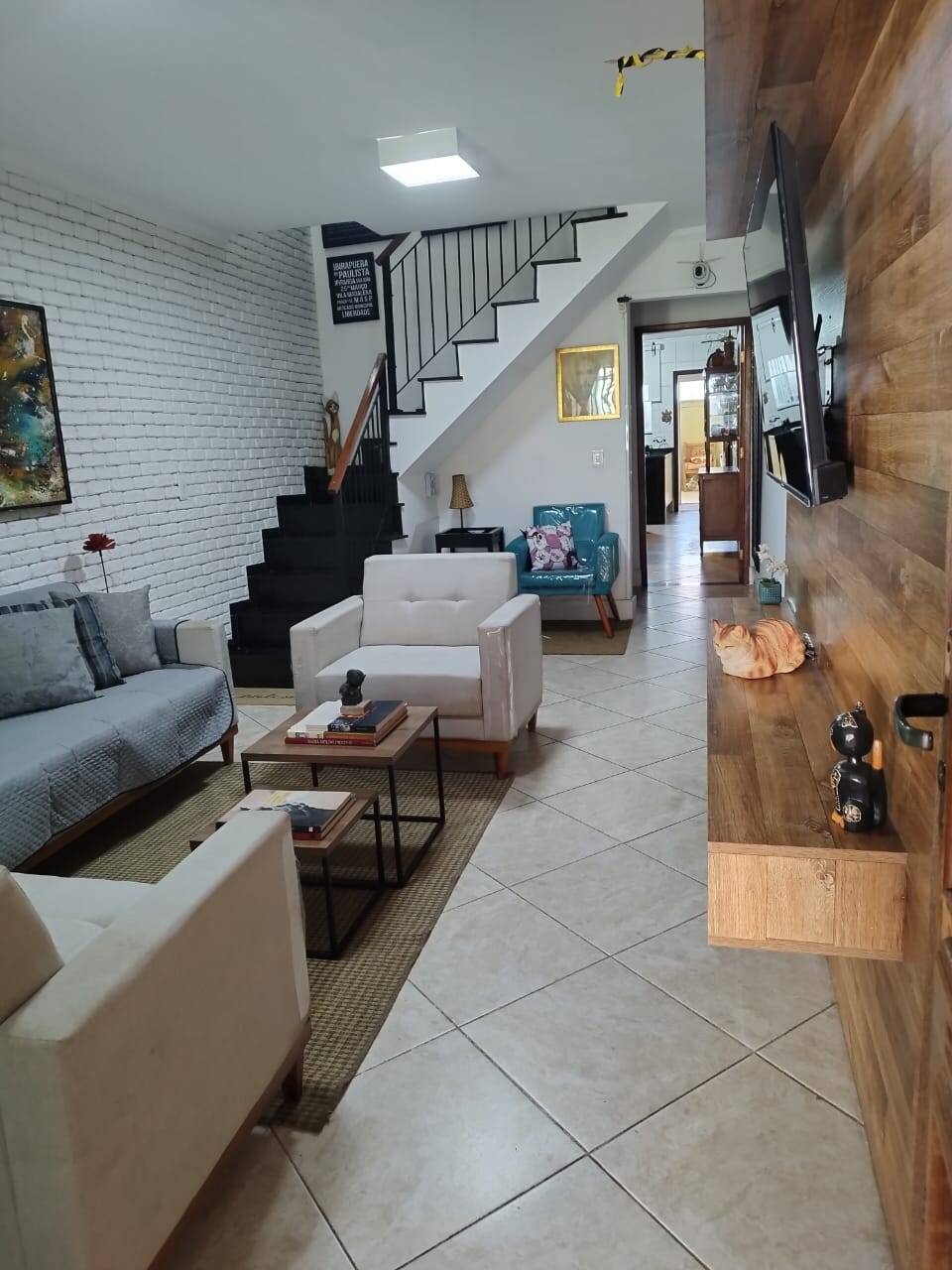 Casa à venda com 3 quartos, 110m² - Foto 1