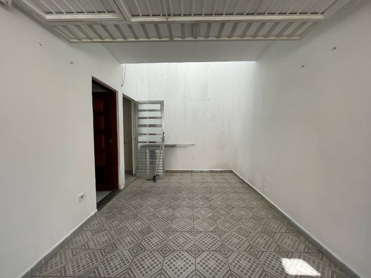 Sobrado à venda com 2 quartos, 68m² - Foto 3